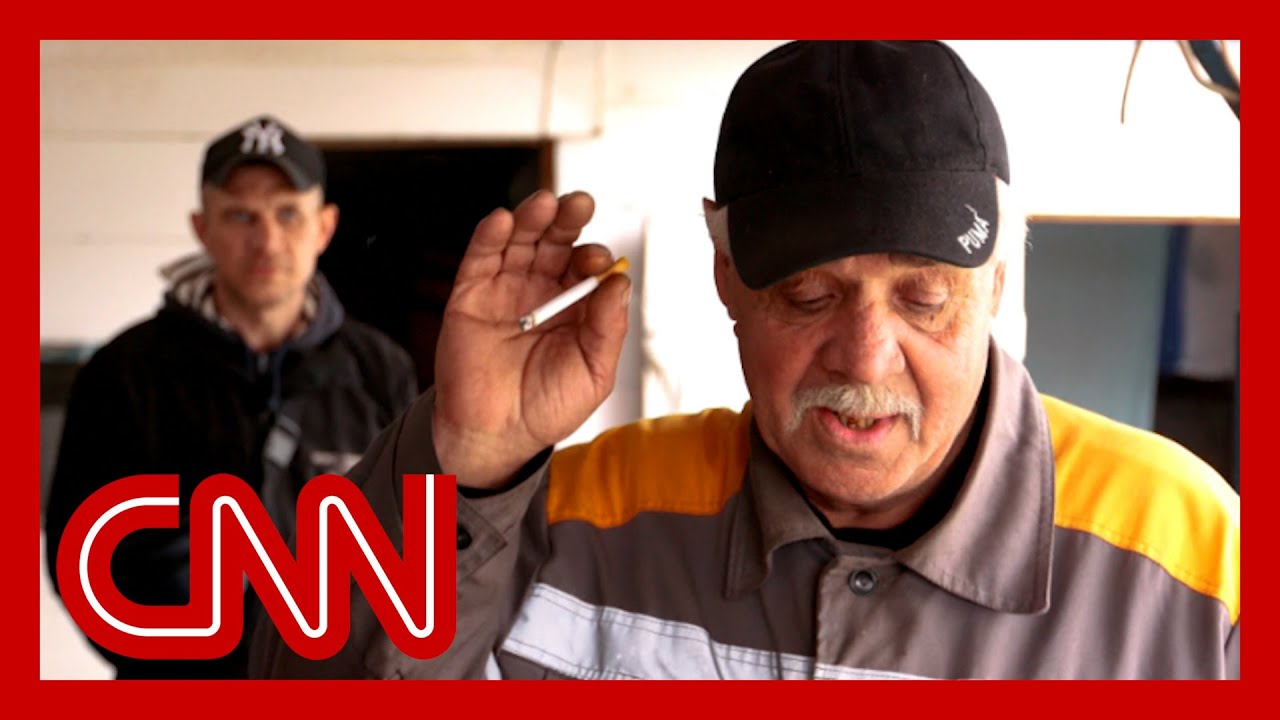 Ukrainian grandfather breaks down at CNN reporter's question