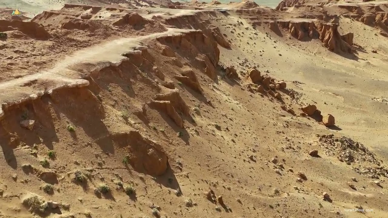 Flaming Cliffs (Bayanzag) – Mongolia’s Famous Dinosaur Fossil Site | Gobi Desert Travel
