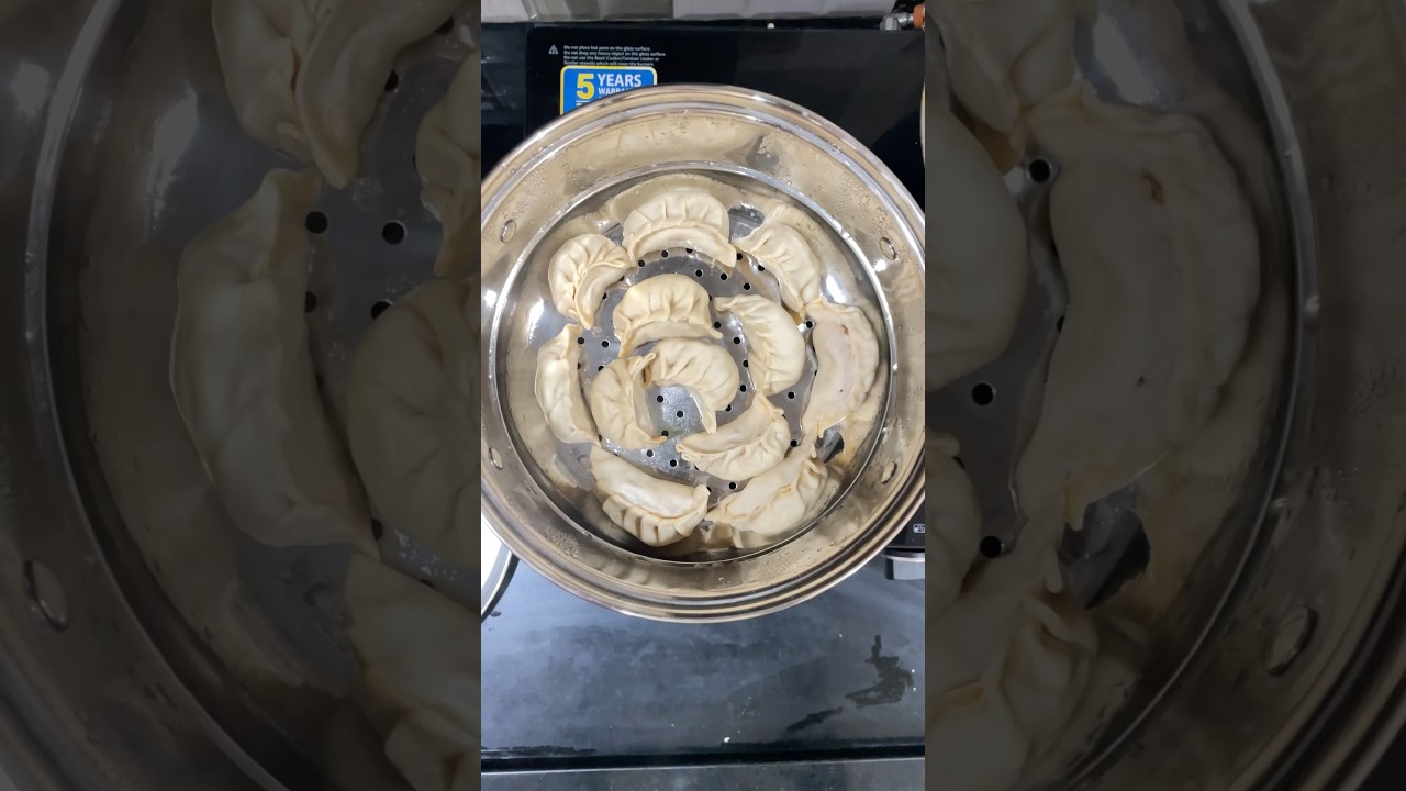 Lauki Momos🥟😍#viralvideo #food #momos #recipe #cooking #trendingshorts #momolovers #shortsvideo