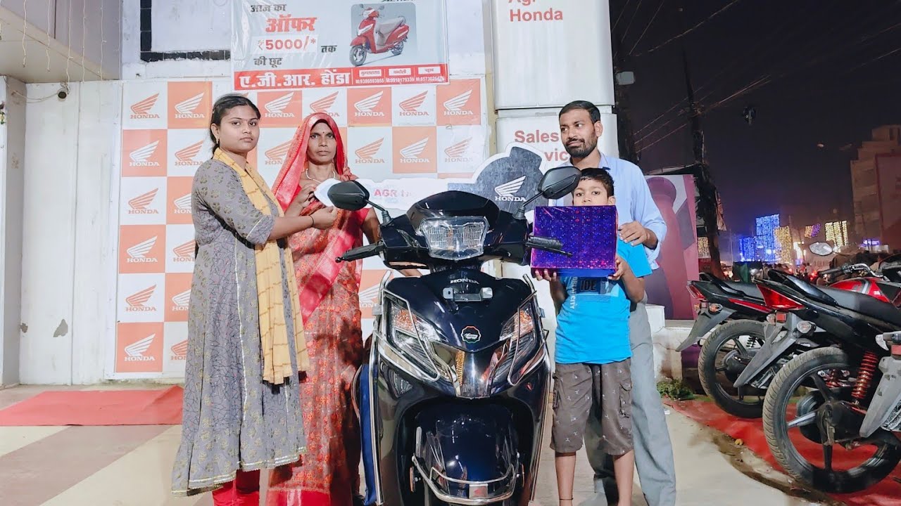 YouTube Ke Paiso💵 Se Humne Liya New Scooty🛵 Family Scooty 🥰दिवाली का सबसे बड़ा गिफ्ट मम्मी पापा