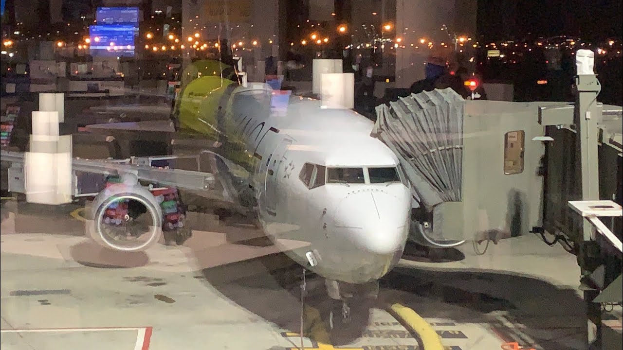 Trip Report - United Airlines Boeing 737-824 (Star Alliance Livery) - Newark (EWR) to Houston (IAH)