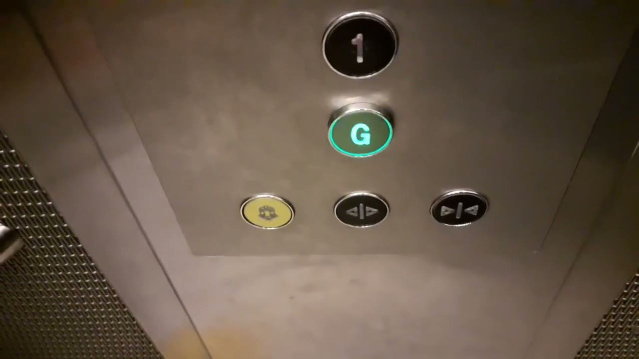 Old footage of an IKEA lift in Tottenham Hale