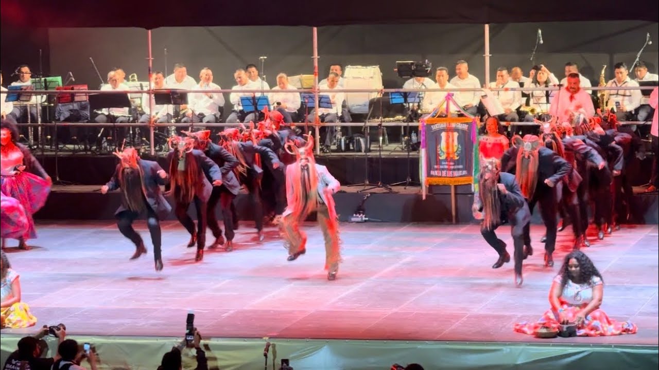 Danza de los diablos de Santiago Llano Grande en el cervantino 2024