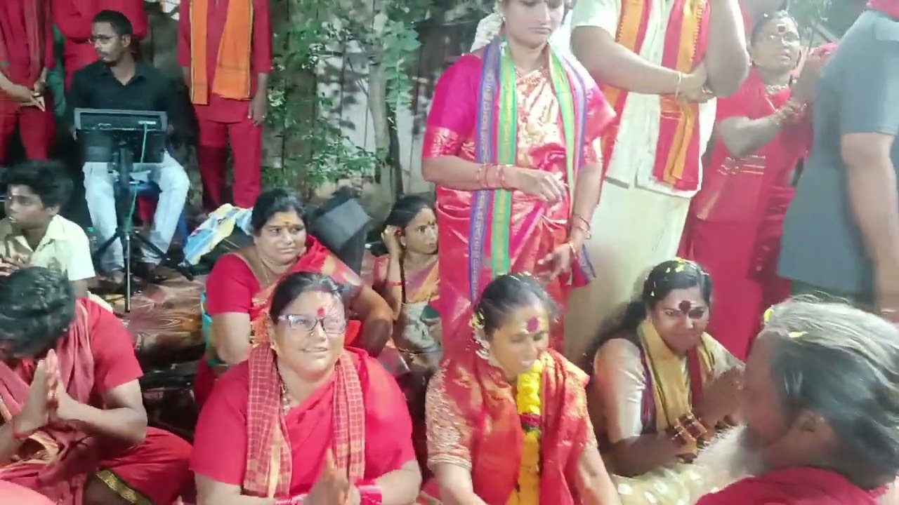 చాలా ఉషారైన పాట దుర్గమ్మ భక్తుడు పాడిన ఈ పాట 
