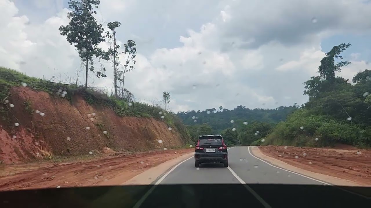 Gunung papua di jalan bypass yang cukup tinggi dan ekstrim #gunung #ekstrim #tanjakanekstrem 