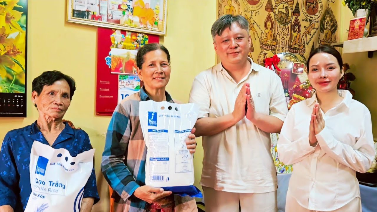 Phần Gạo Nho Nhỏ Đến Bà Con Chùa Âng 