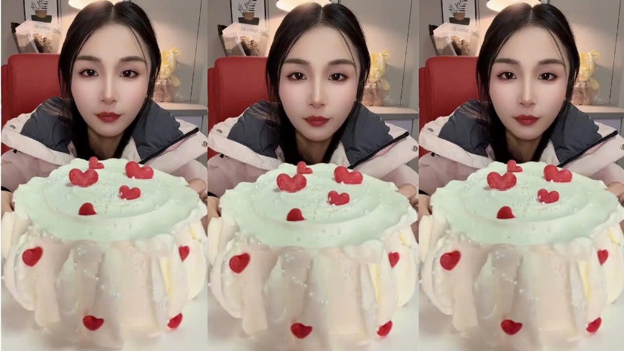 Eating Strawberry Cream Cake, Challenge Eat Desserts, Strawberry Cream Cake