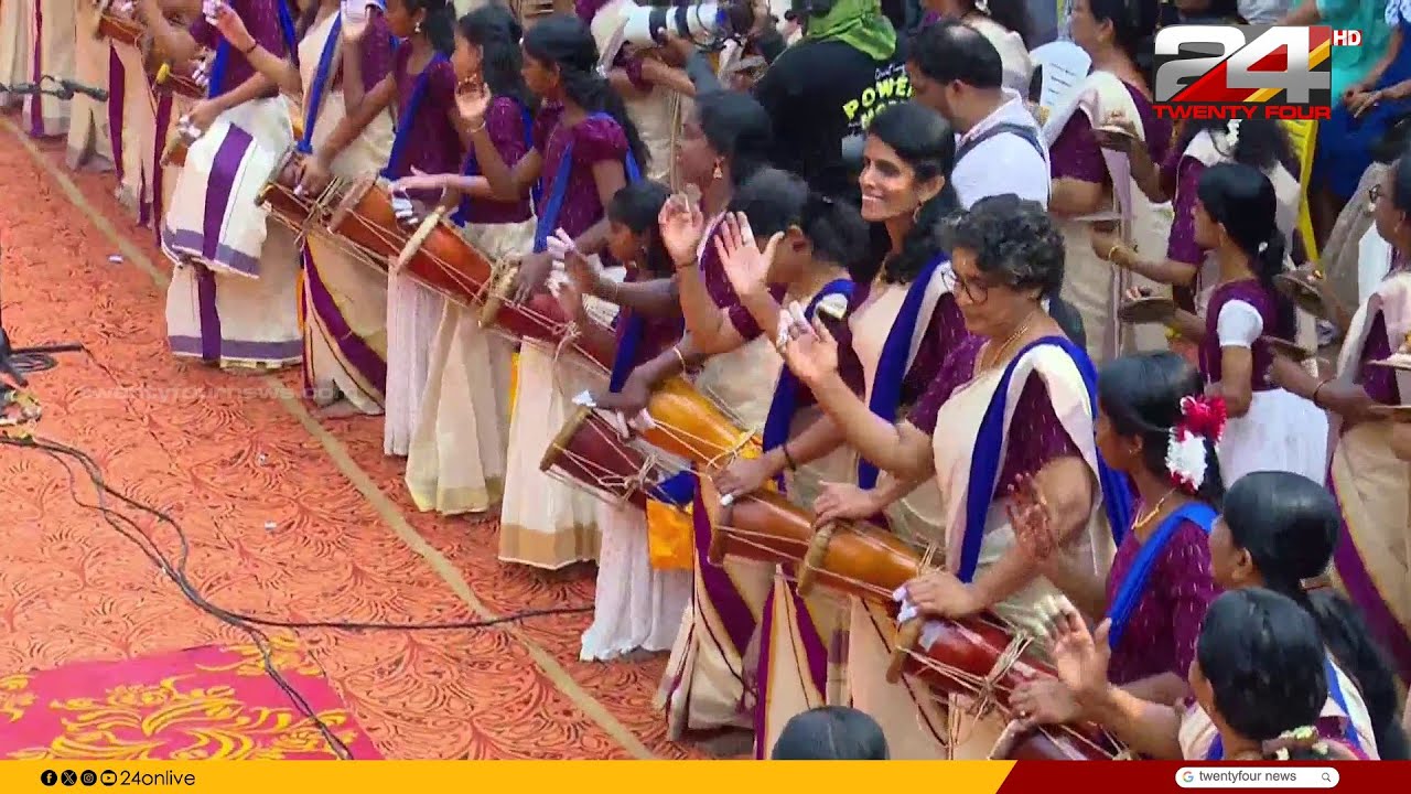 ചരിത്രത്തിൽ ആദ്യമായി വനിതകളുടെ പഞ്ചവാദ്യം; മലപ്പുറം എടപ്പാളിൽ കൊട്ടിക്കയറി 74 വനിതകൾ