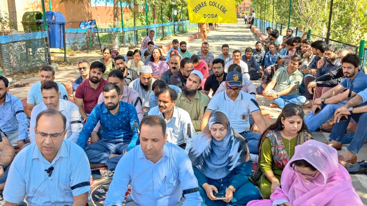 Assistant professors along with Non teaching staff of GDC Doda are on strike, why? #watch