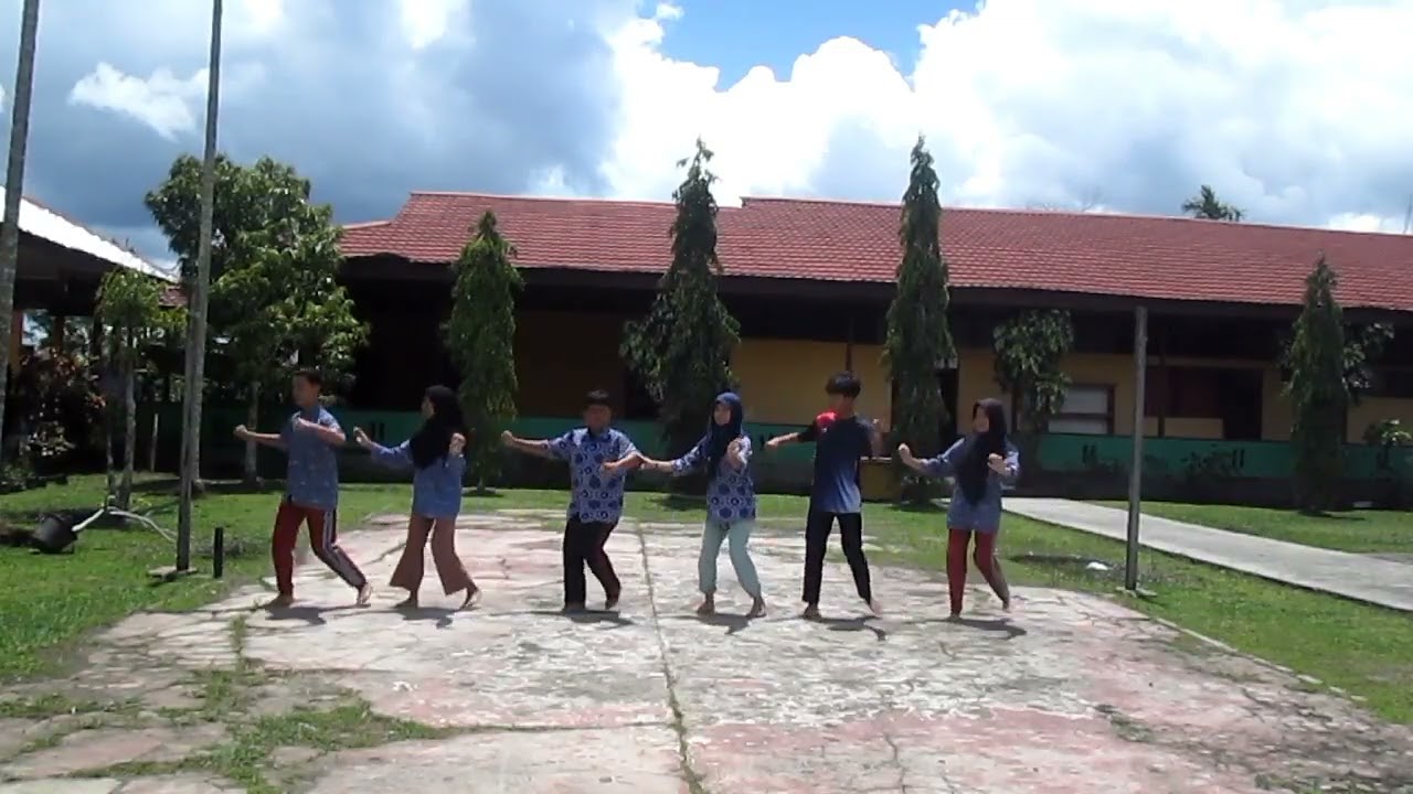 (latihan) TARI TANDAK SAMBAS SISWA SMPN 2 TELUK KERAMAT