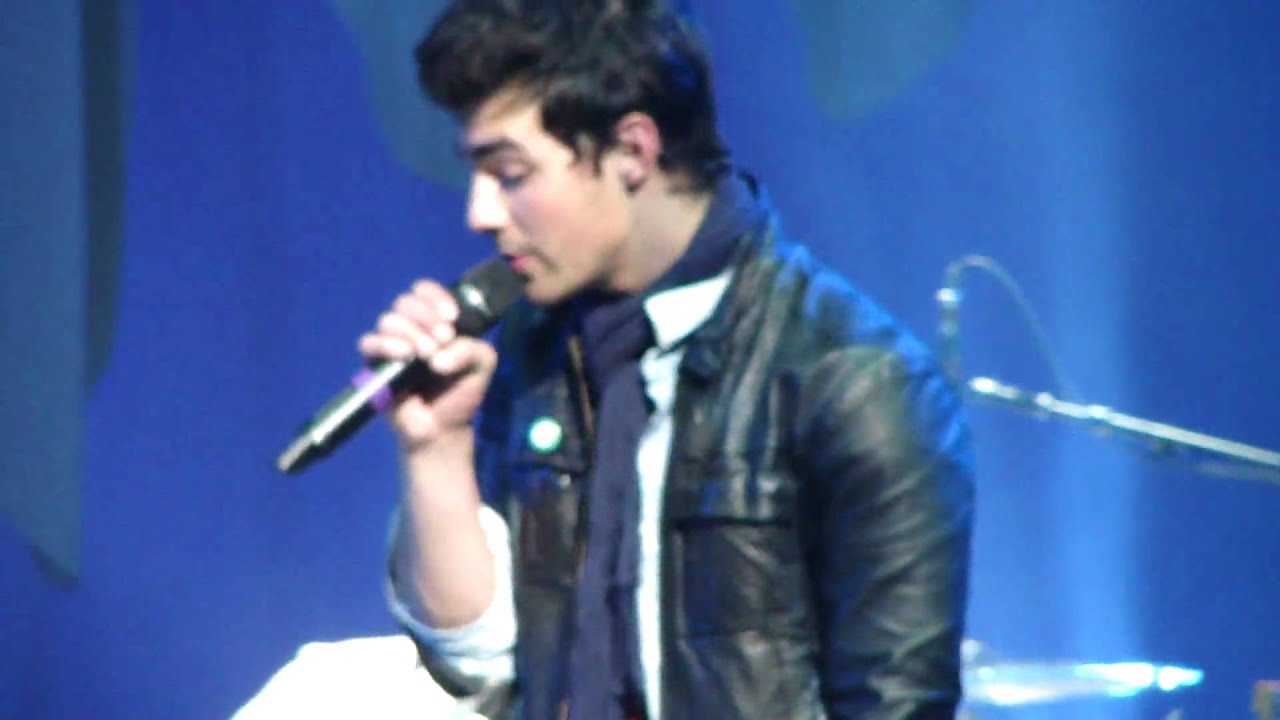 Nick Jonas & The Administration feat. Kevin and Joe - Please Be Mine  *Very Close Up- HQ*