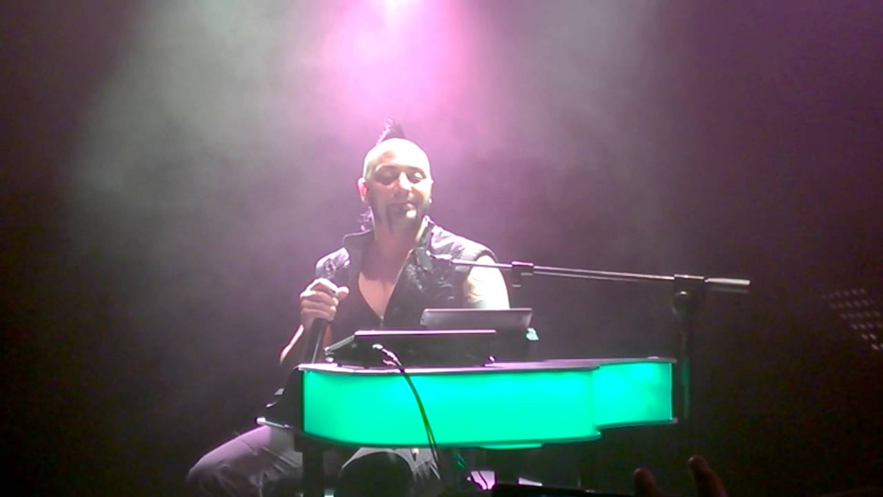 Hayko Cepkin Siren Akustik Performansı  (Garajİstanbul 26.12.15)