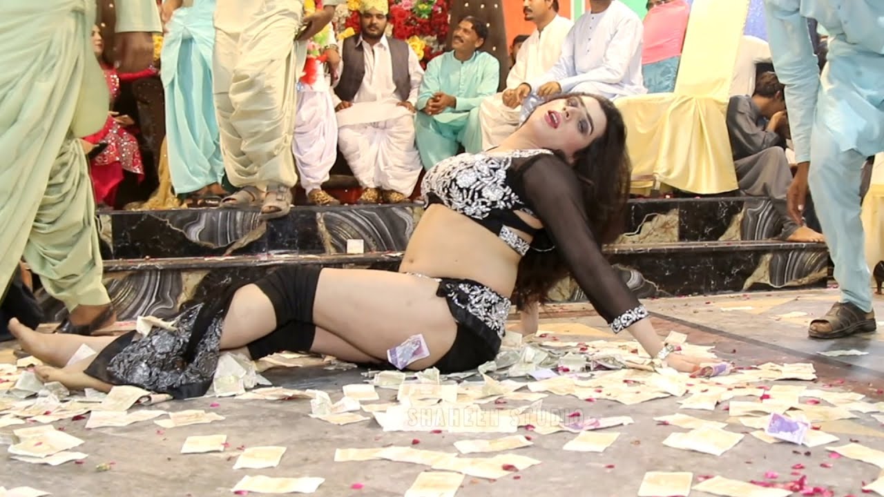 Kale Libas Mein Badan Gora  ,Kashish Baloch Dance Performance 2025