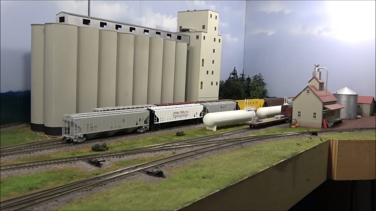 Layout Tour: SoundTraxx's George B. & his 1978 Missouri Pacific Layout!