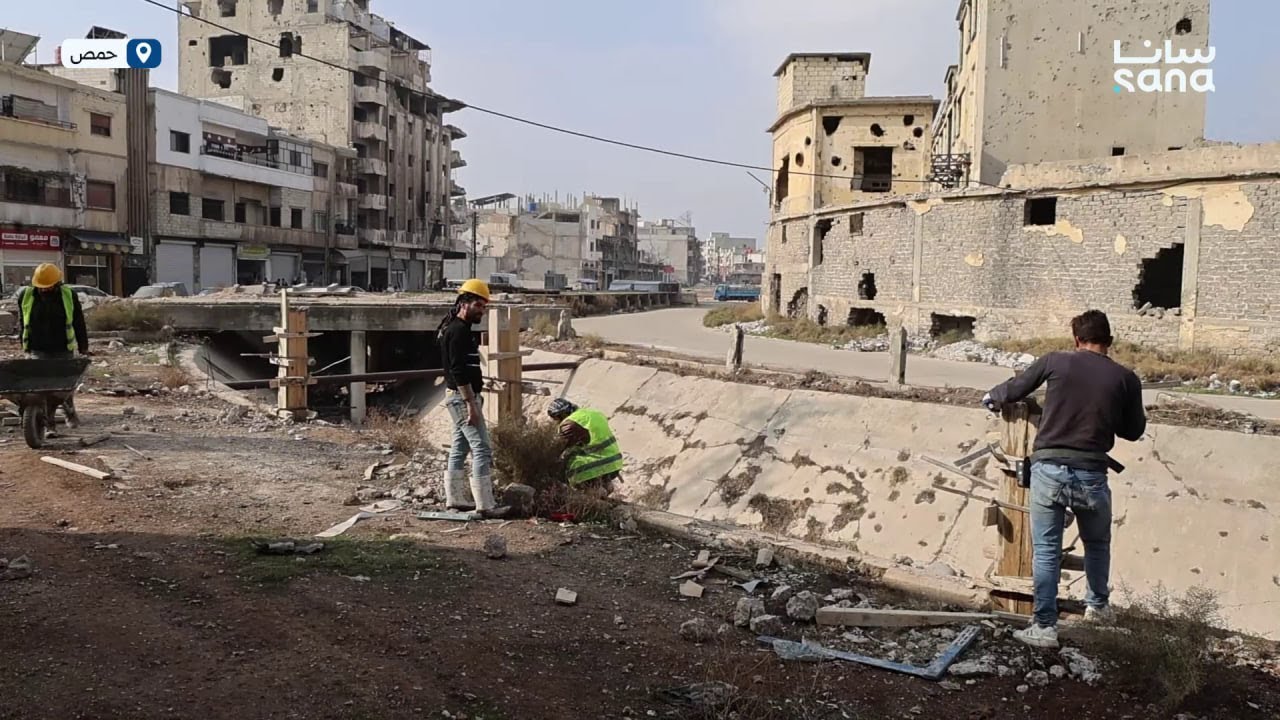 مجلس مدينة حمص يتابع تنفيذ مشروع قناة الري في حيي الخالدية والقصور
