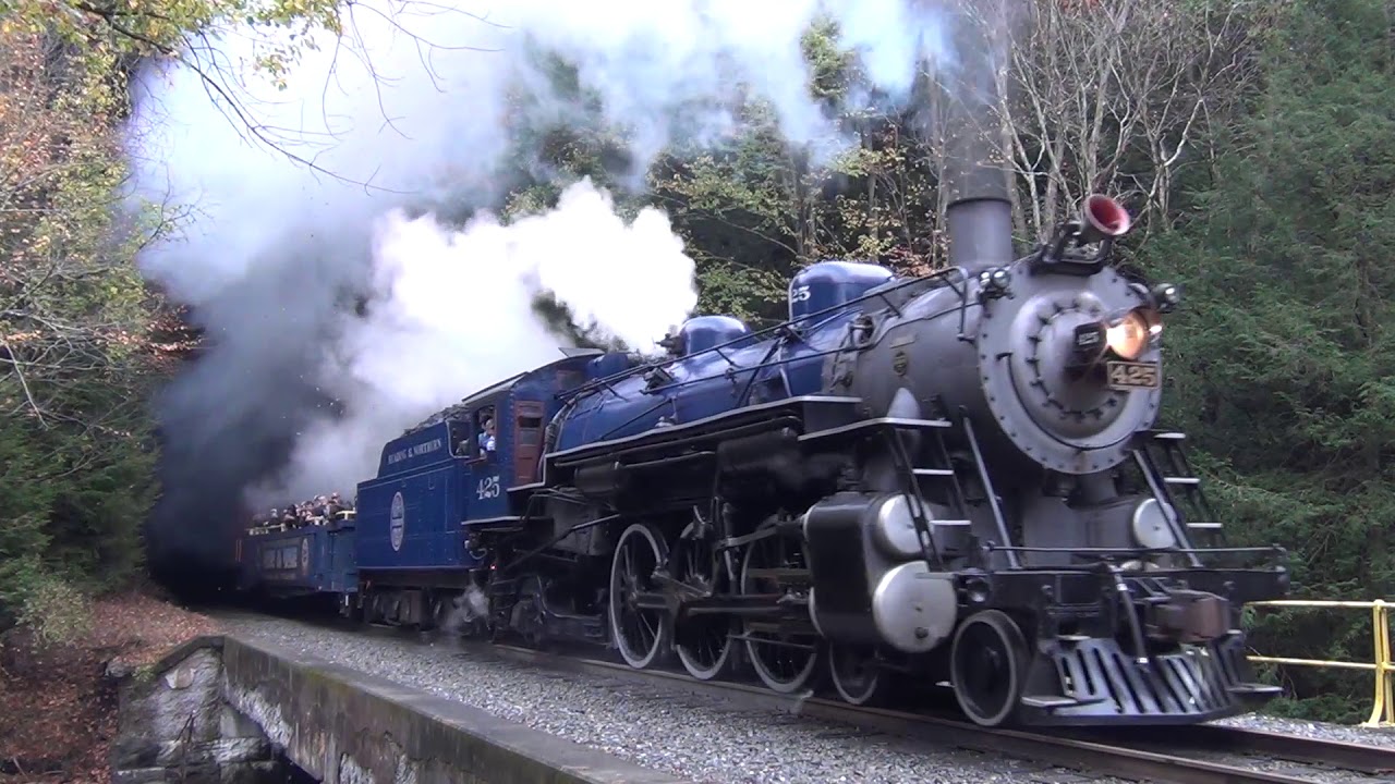 Reading & Northern #425:  Fall Foliage Railfan Special