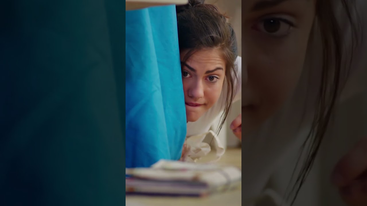 Aslı, Burak'ın Odasına Gizlice Girdi - &Ccedil;ilek Kokusu #shorts