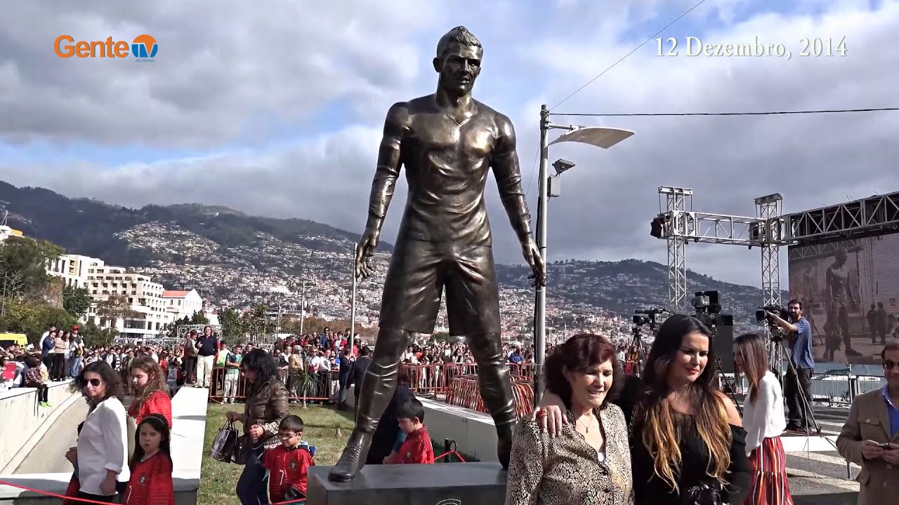 Relembrando a inauguracao da estatua do Cristiano Ronaldo na cidade do Funchal - Jan.24_26 - #8