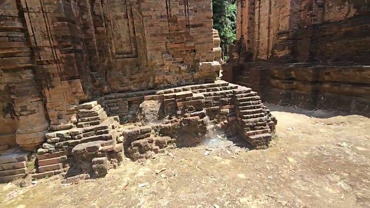 Руины храма возрастом 1200 лет 🛕 на горе Кулен ⛰️