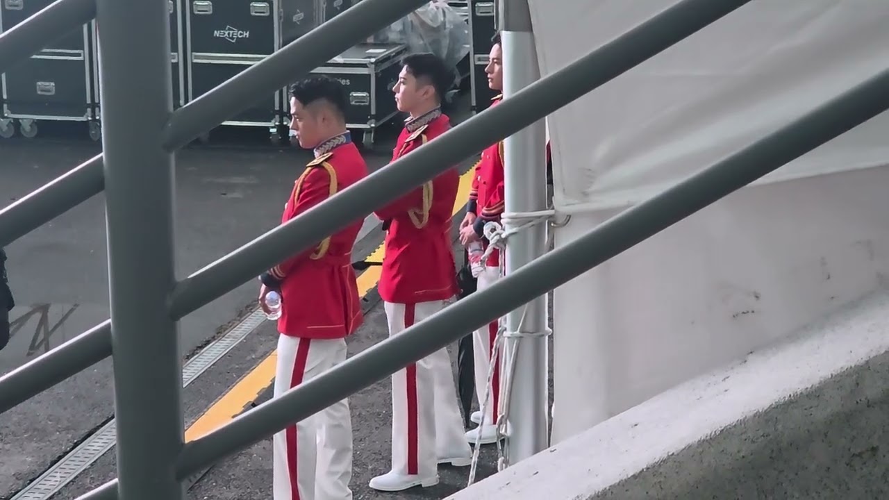 2025 계룡군문화축제 9.17 주무대 개막식 태권도 (구경하는 우석이 #업텐션 #엑스원 #김우석)