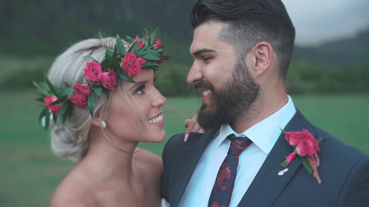 Romantic Valley Oahu Elopement Wedding