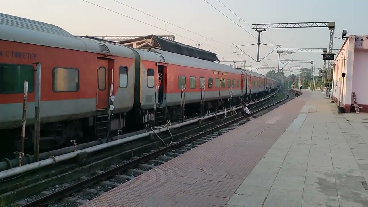 Dibrugarh To New Delhi Rajdhani Express, Arriving- Katihar Junction 