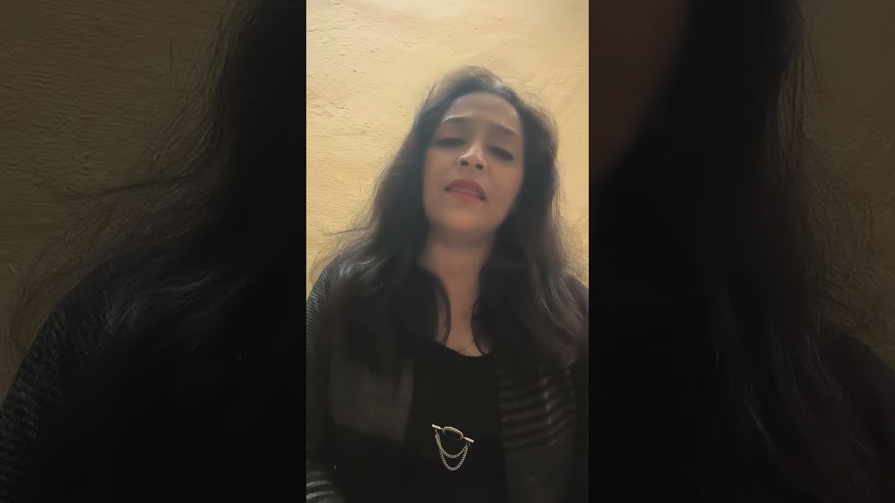 जीवन से भरी तेरी आँखें। मजबूर करें जीने के लिए।। 
