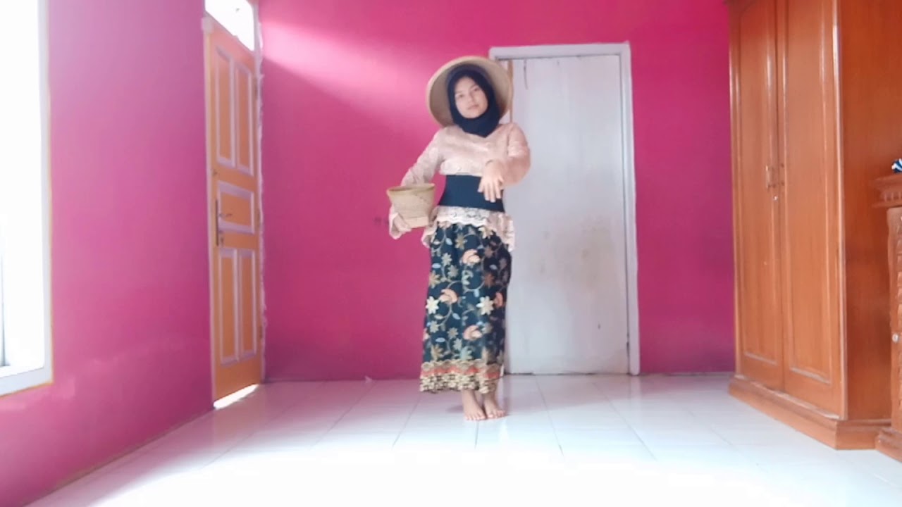 TARI TANI (Menanam Padi)