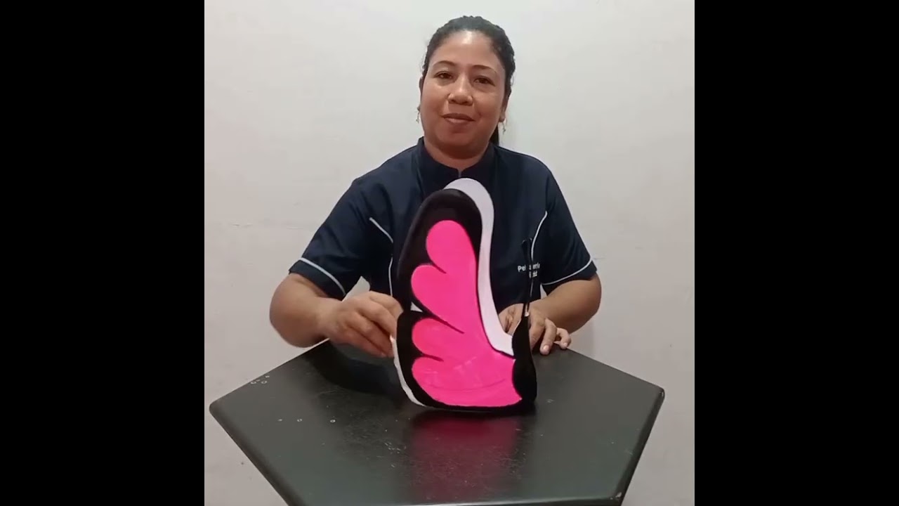 Como hacer mariposa con botella plástica grande ☺️☺️☺️