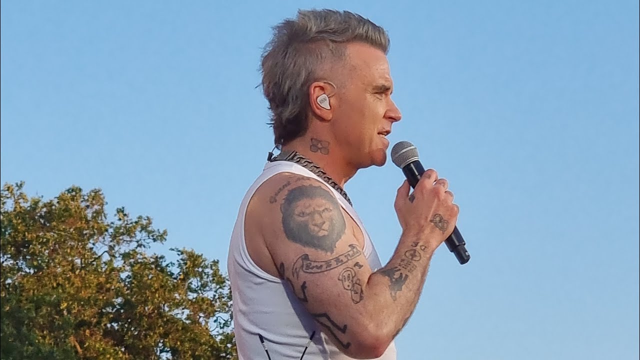 Robbie Williams - Intro + Let Me Entertain You - Hyde Park 2024