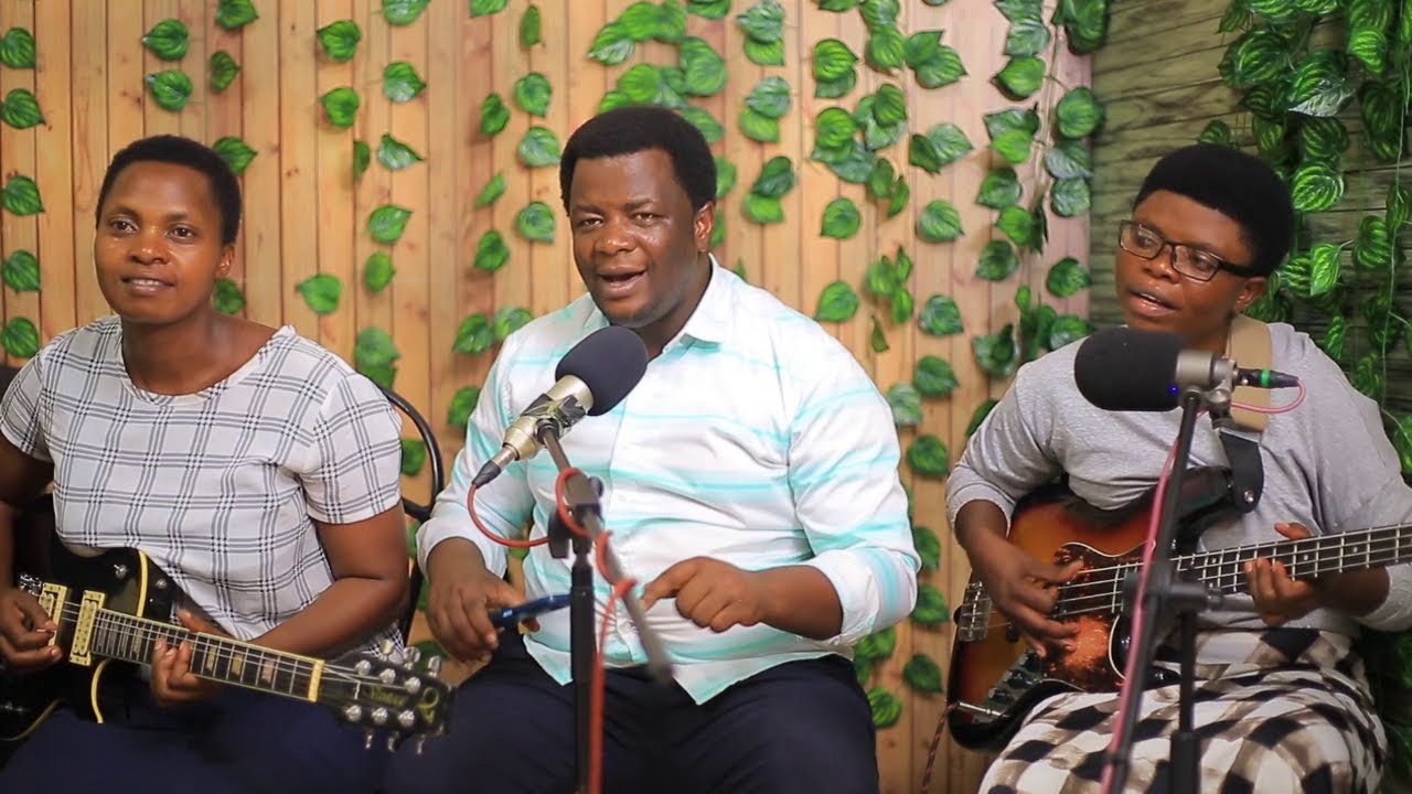 YAMAKORASI MURI MUKUMBUYE ,NZAKAGENDANA , MANA UGANZE ,UMWUKA WERA MANUKA, TWAJE MUCUMBA GUSENGA