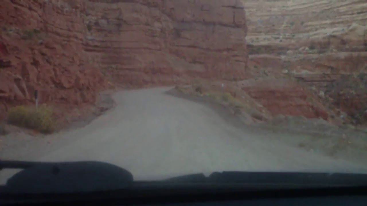 UT 261 Moki Dugway - climb up the switchbacks