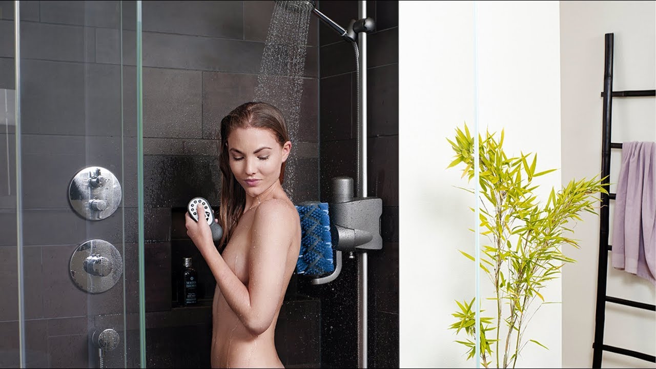 Rücken waschen praktisch und entspannt mit dem Aglaja Duschsystem