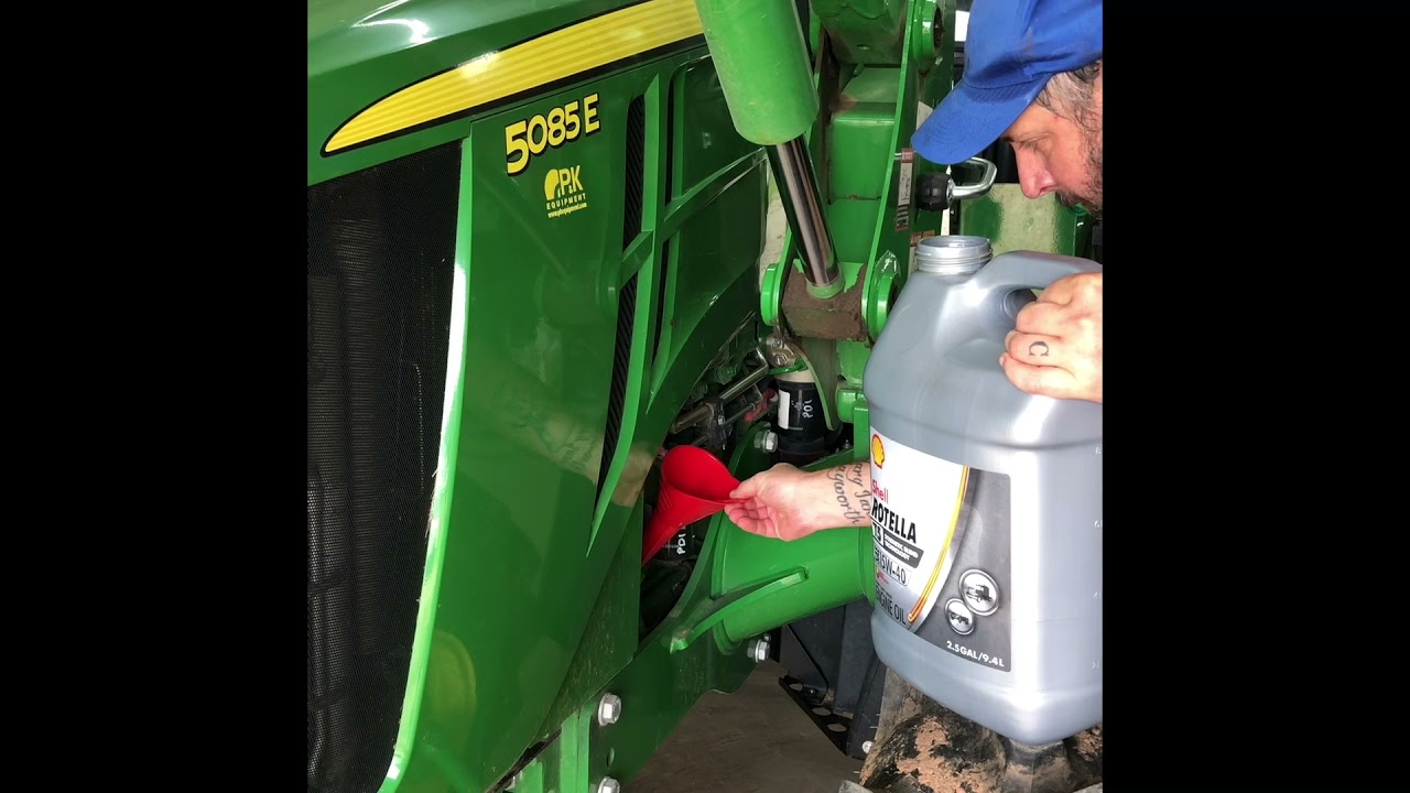 John Deere 5085E oil change