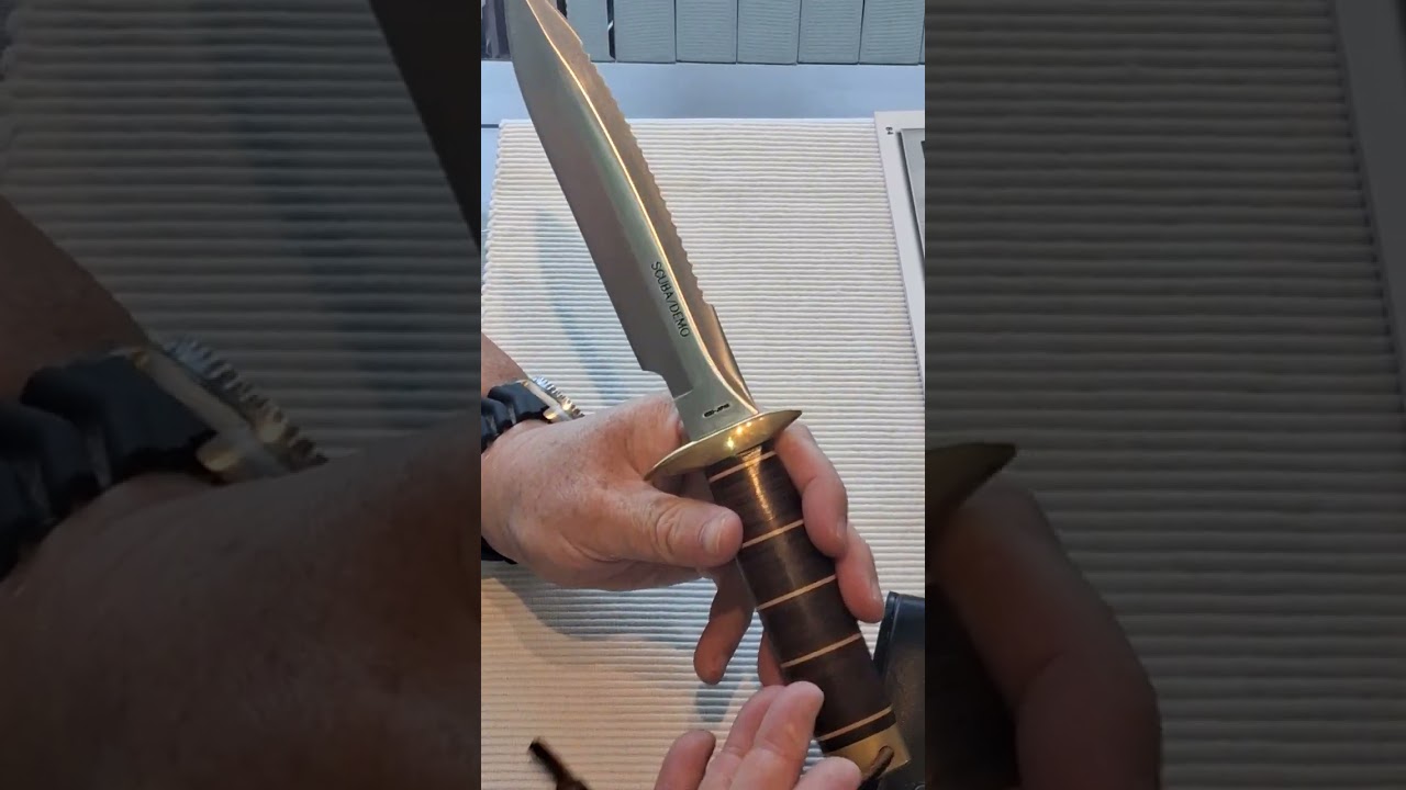 Günni presents four knives of the Vietnam war. Which will be the knife in the upcoming 