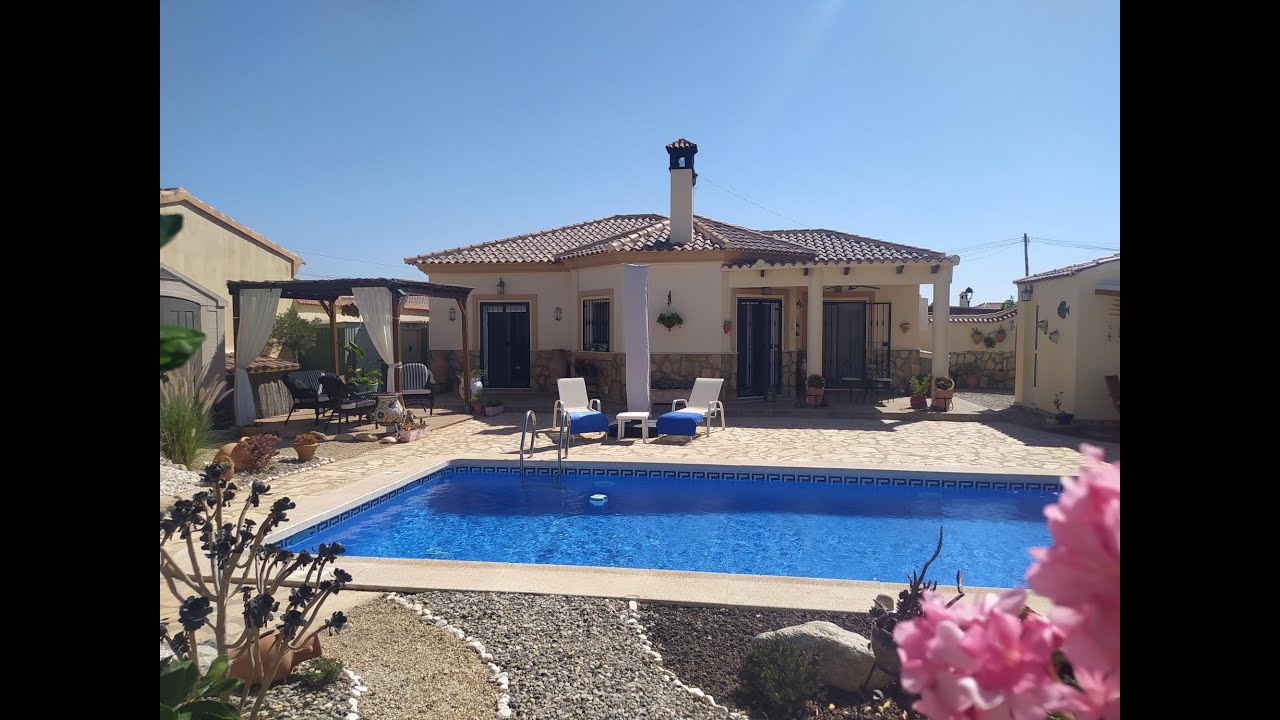 Villa Hermosa Under Offer- La Perla Arboleas 219,950 Euros