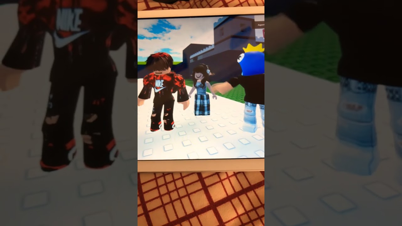 Red user: Yonahbear2024.        Girl user: Letmegoo1001.             Blue user: dreokdmq