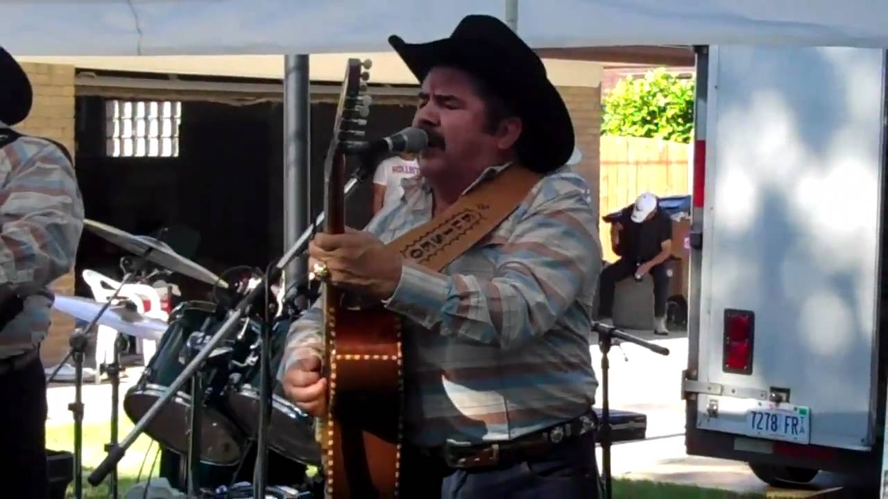 Eliseo Robles y Los Barbaros del Norte - Que Chulos Ojos