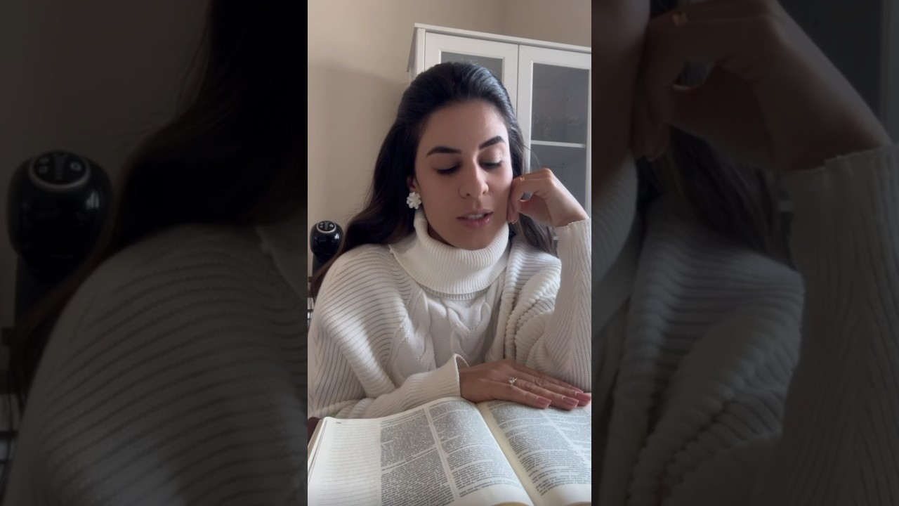 Renuncie pra viver pra Cristo 🕊️📖 #vidacrist&atilde; #biblia #palavradedeusdehoje #reflex&atilde;o #feedshorts