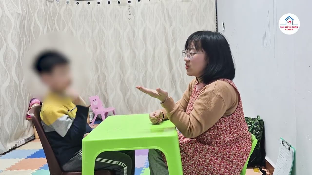 [Case study tự kỷ] C luyện vận động miệng (thổi giấy)