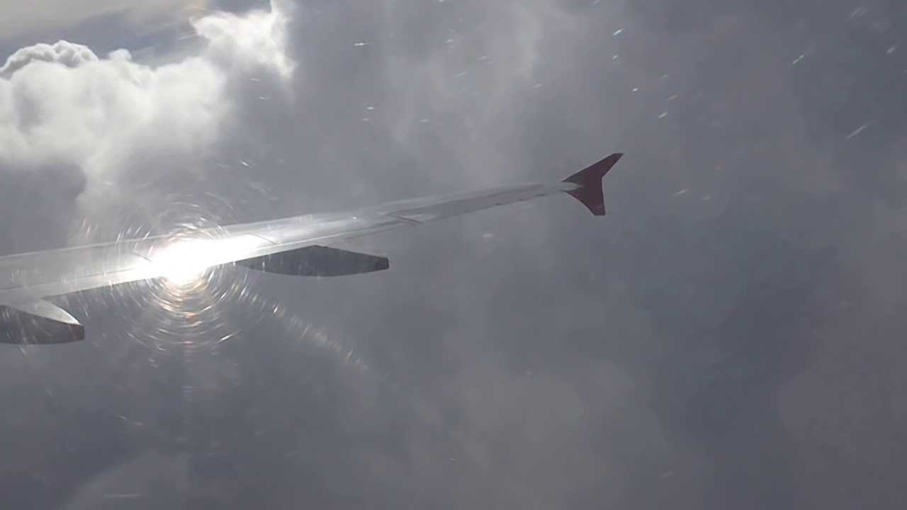 Un vuelo en medio de tormentas y turbulencia
