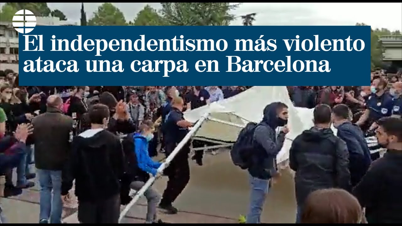 El independentismo más violento ataca una carpa constitucionalista en la Universidad de Barcelona