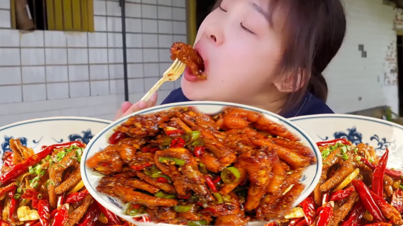 辣度拉滿！秋妹炫江西美食，爆辣雞腳配涼拌螺螄粉，一口下去爽翻味蕾！ #爆辣雞爪 #涼拌螺獅粉 #江西美食 #無辣不歡 #好吃到停不下來