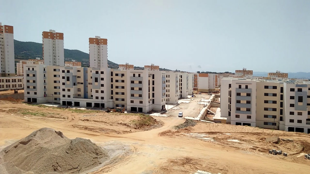 منزل بعمارة بحي بوزعرورة سكيكدة F3