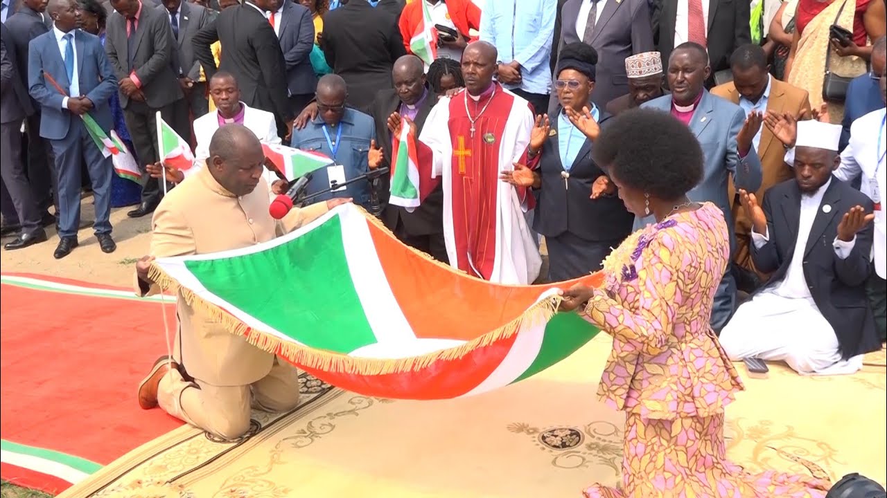 Président Evariste afukamye asaba imbabazi Imana # Isengesho ryo gusozera Umwaka