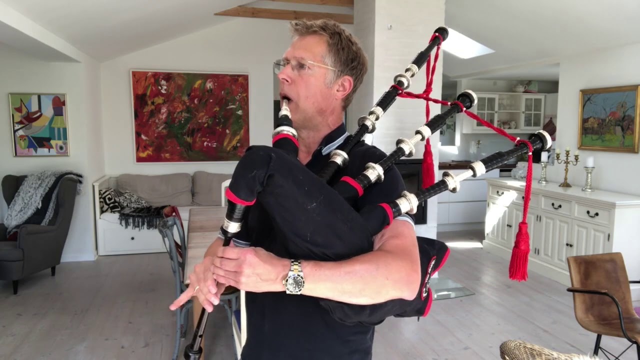 The Train Journey North. Duncan MacRae bagpipes SL10