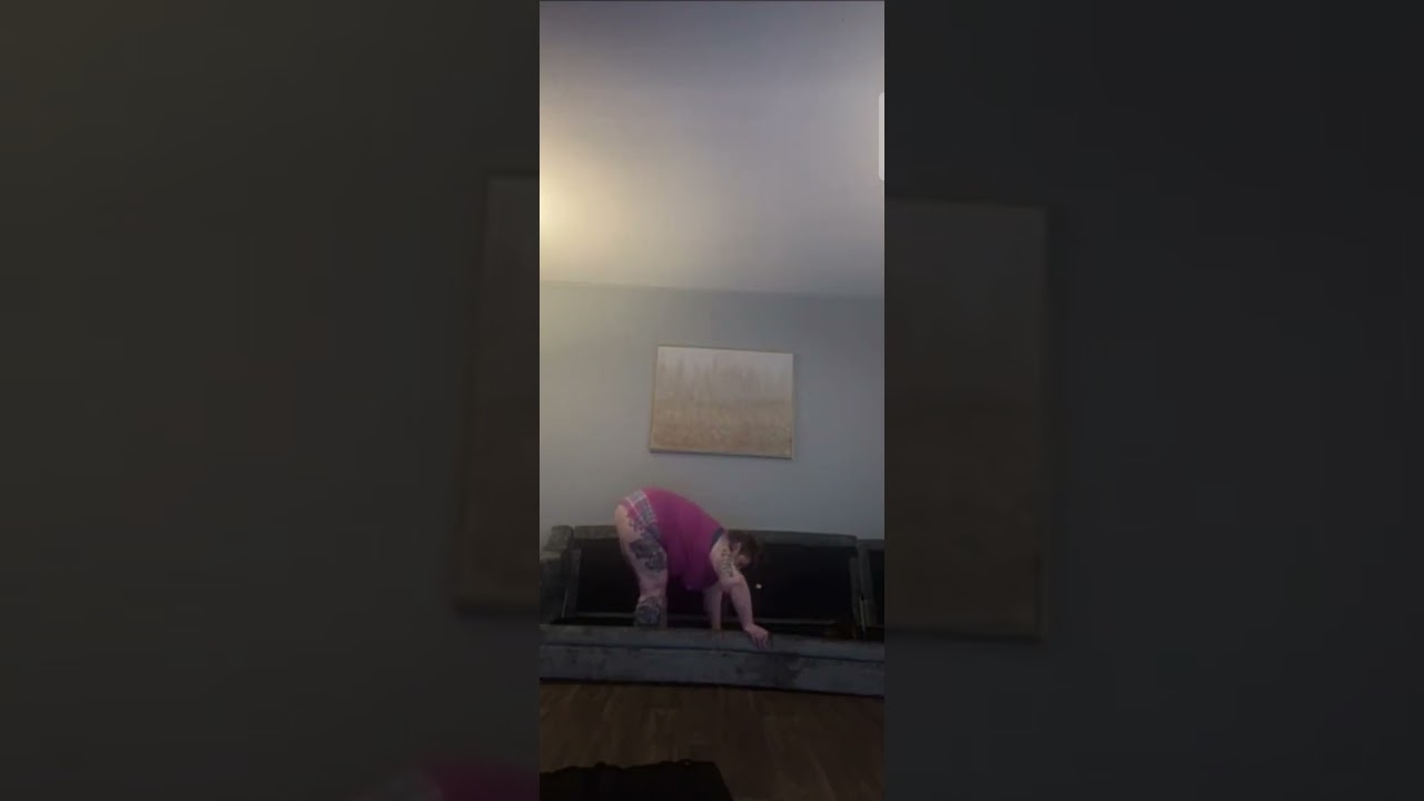 Part 2 of the previous video more thick streamer babe showing off to her viewers