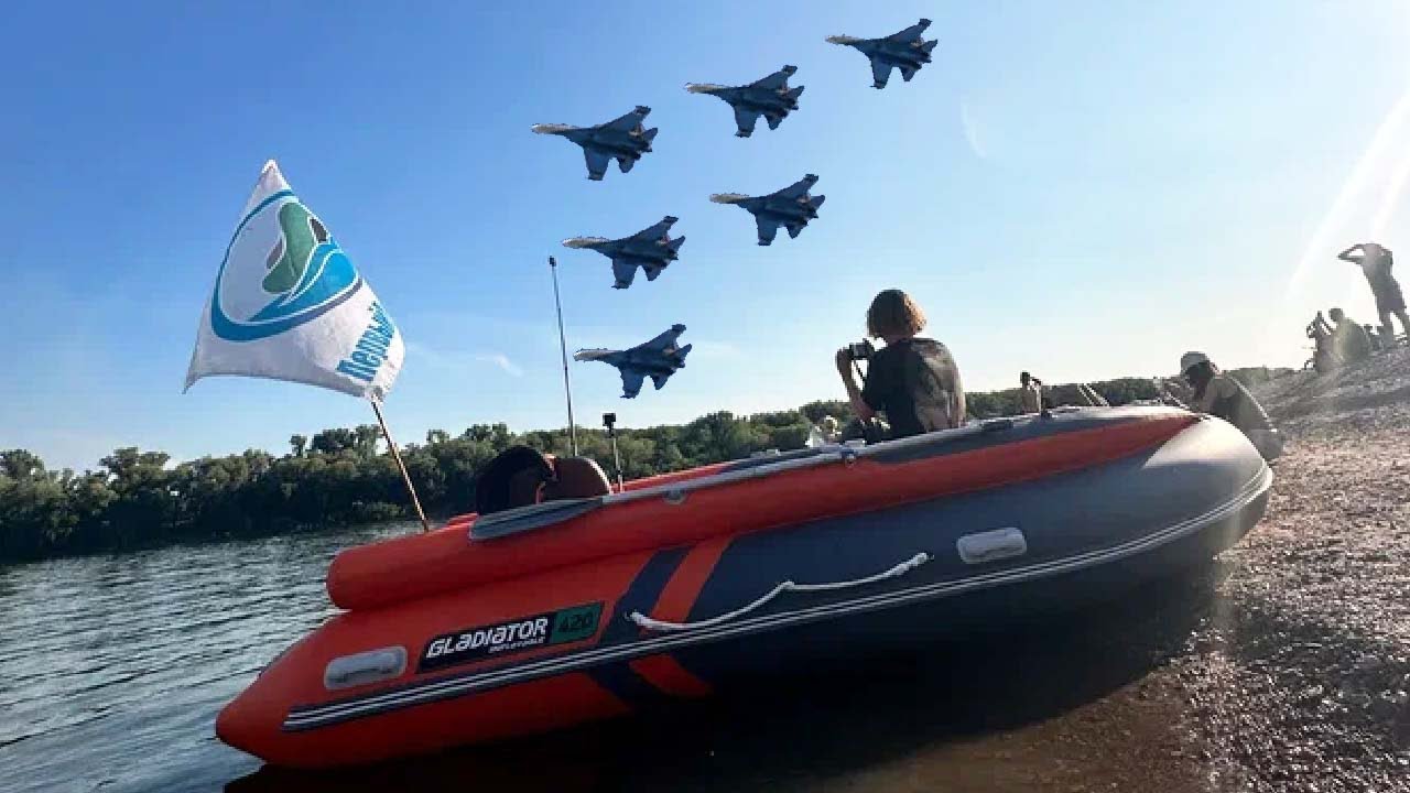 Истребители у нас над головами! Лучшее место посмотреть полеты Русских Витязей  