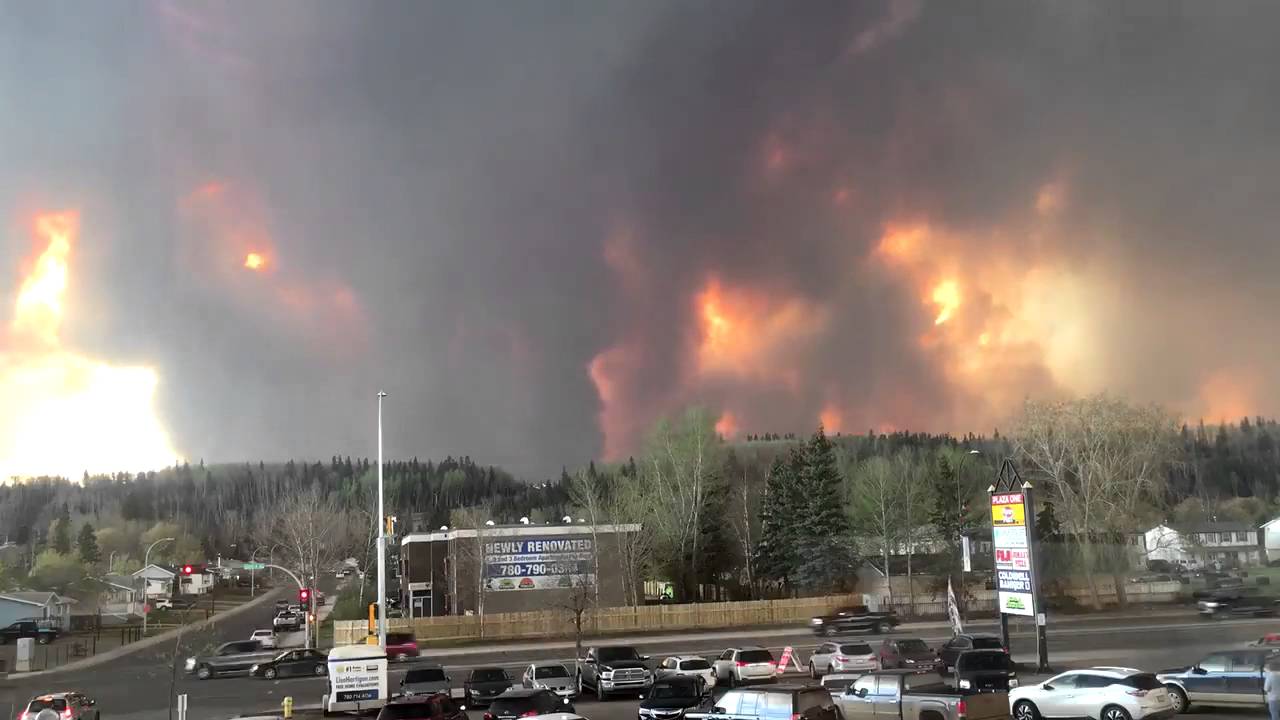Terrifying timelapse of Fort McMurray wildfire