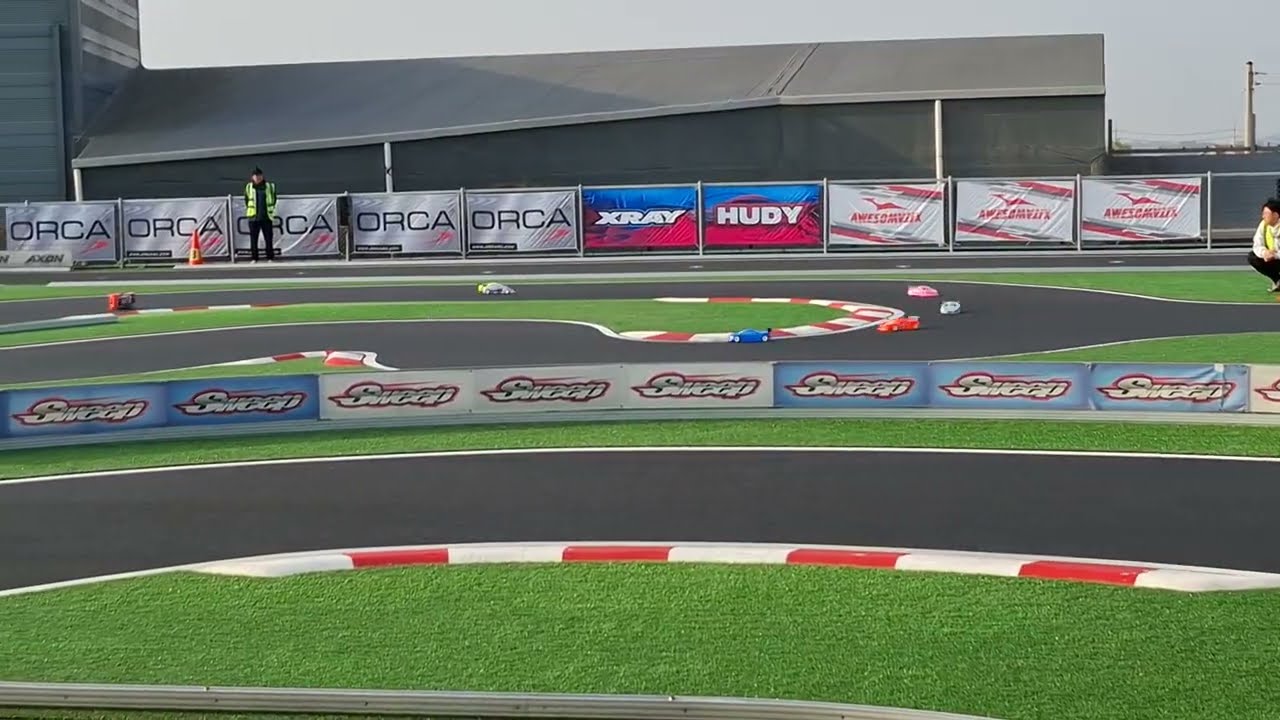 Awesomematrix A800RR vs  Xray X4 26 Korea national Race 25  MODIFIED FINAL 2